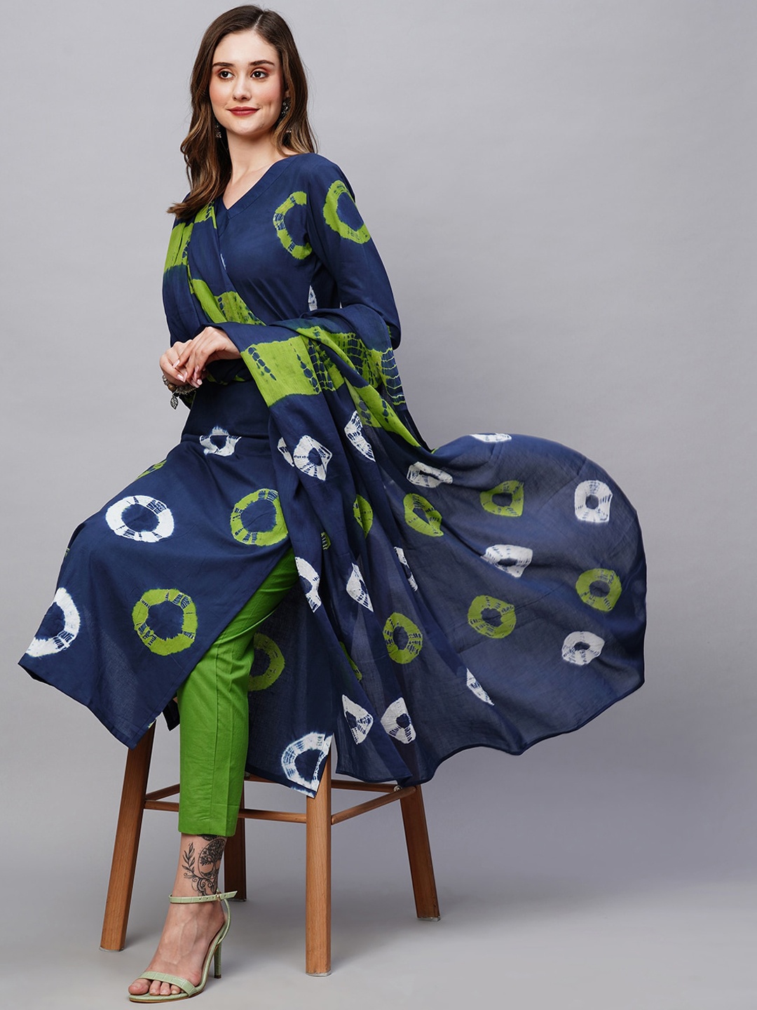 

KALINI Bandhani Dyed Kurta with Trousers & Dupatta, Navy blue