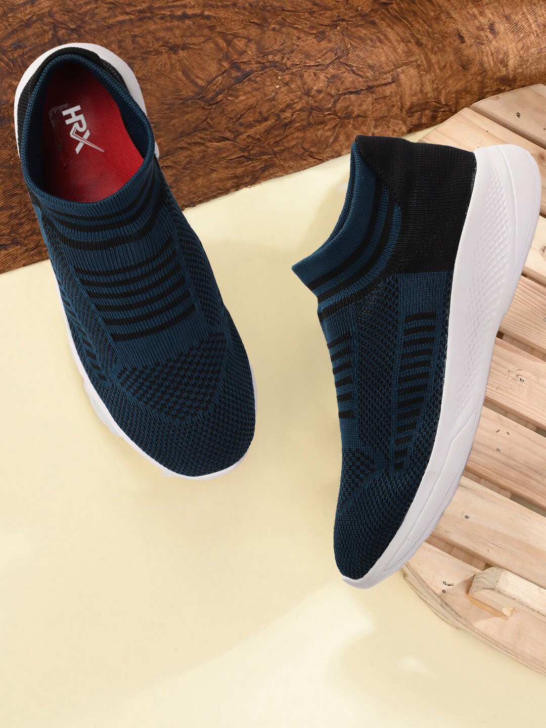 

HRX by Hrithik Roshan Men Teal Blue And White Flyknit Technology Walking Shoes
