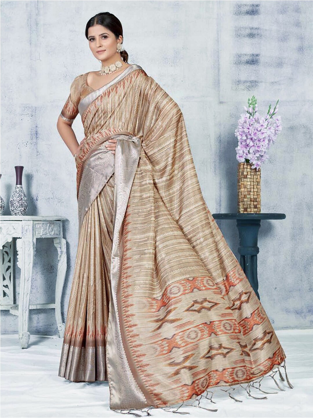 

Mitera Ethnic Motifs Printed Zari Saree, Brown