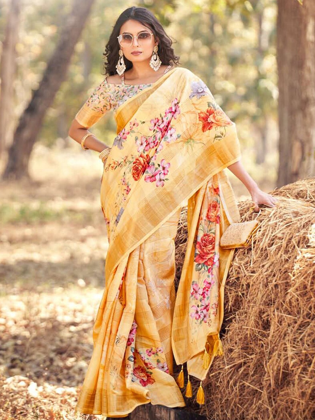 

Mitera Yellow & Gold-Toned Floral Printed Zari Saree