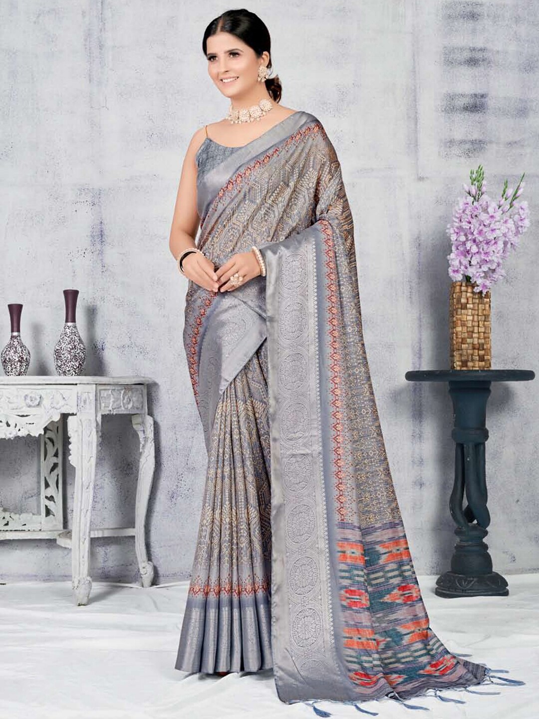 

Mitera Grey & Red Ethnic Motifs Printed Zari Saree