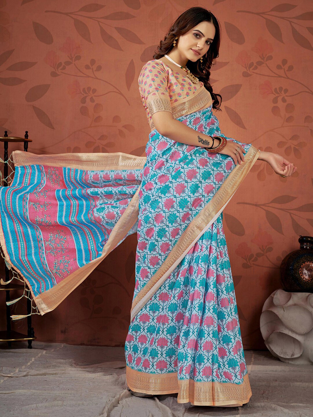 

Mitera Blue & Pink Ethnic Motifs Printed Zari Saree
