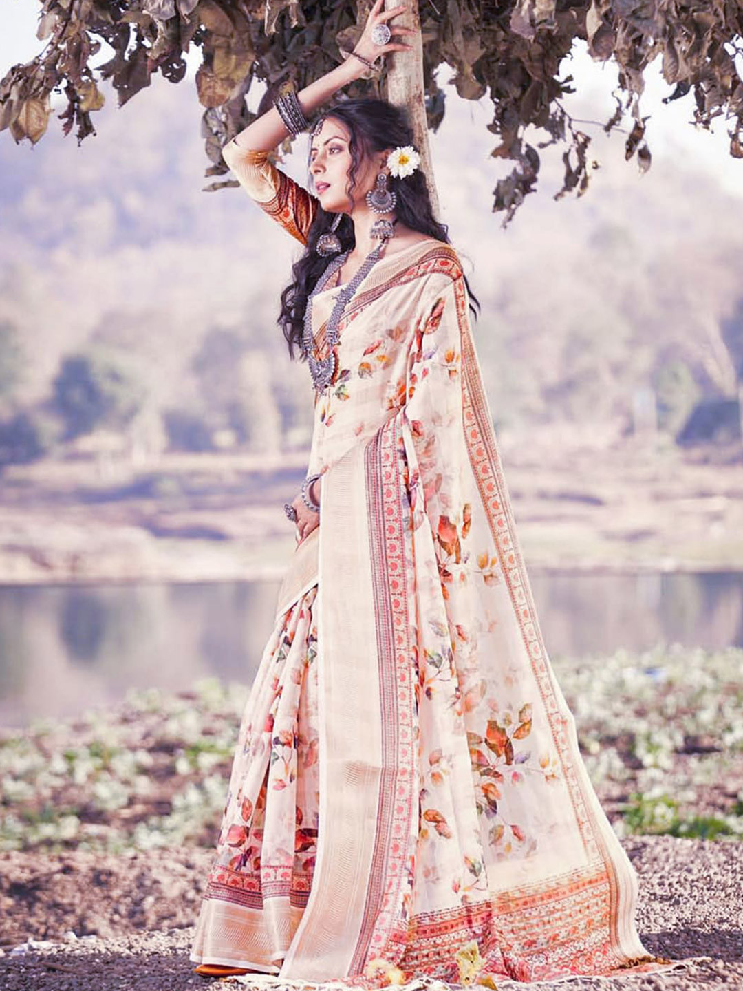

Mitera Cream & Gold Floral Printed Zari Saree