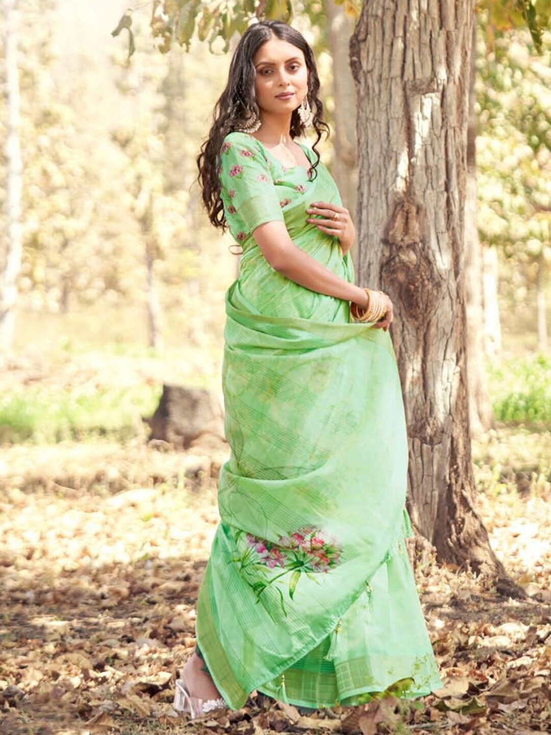 

Mitera Green & Gold-Toned Floral Printed Zari Saree