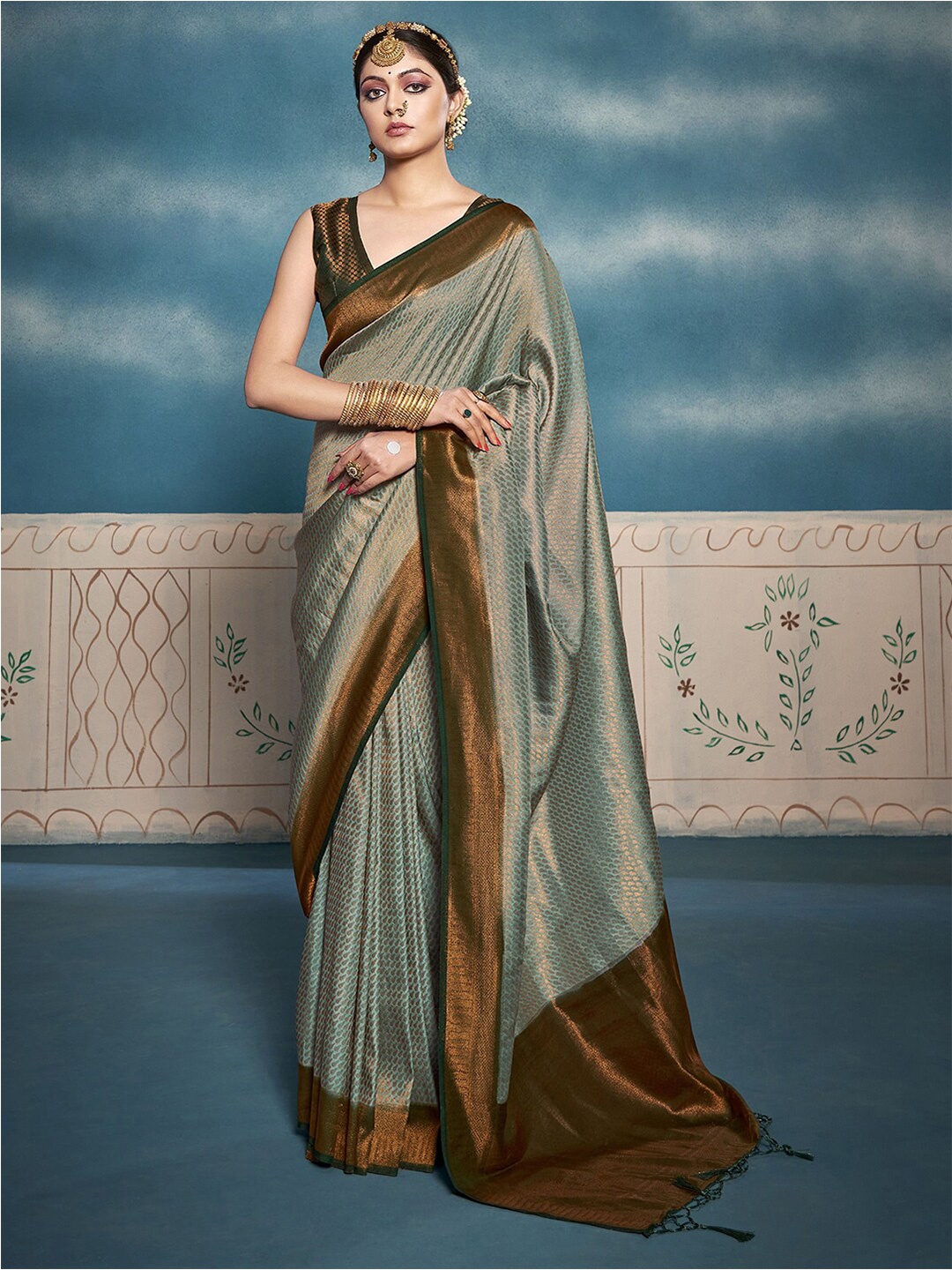 

Mitera Green & Gold-Toned Woven Design Zari Art Silk Saree