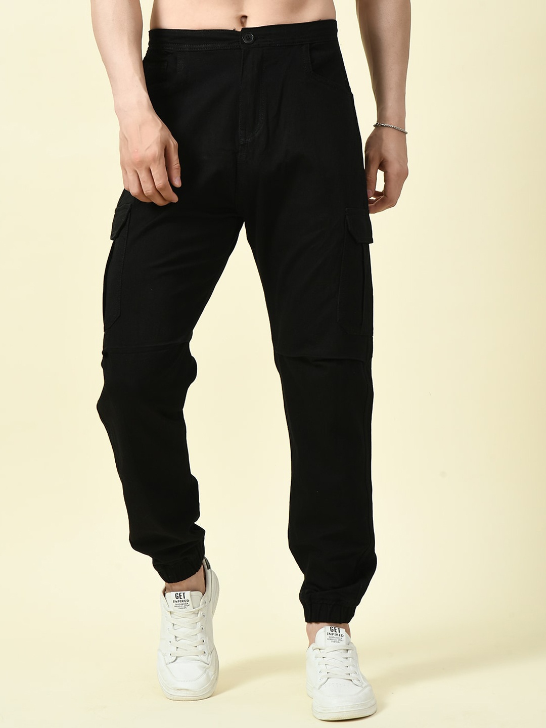 

MONTREZ Men Tapered Fit High-Rise Cotton Cargos Trousers, Black