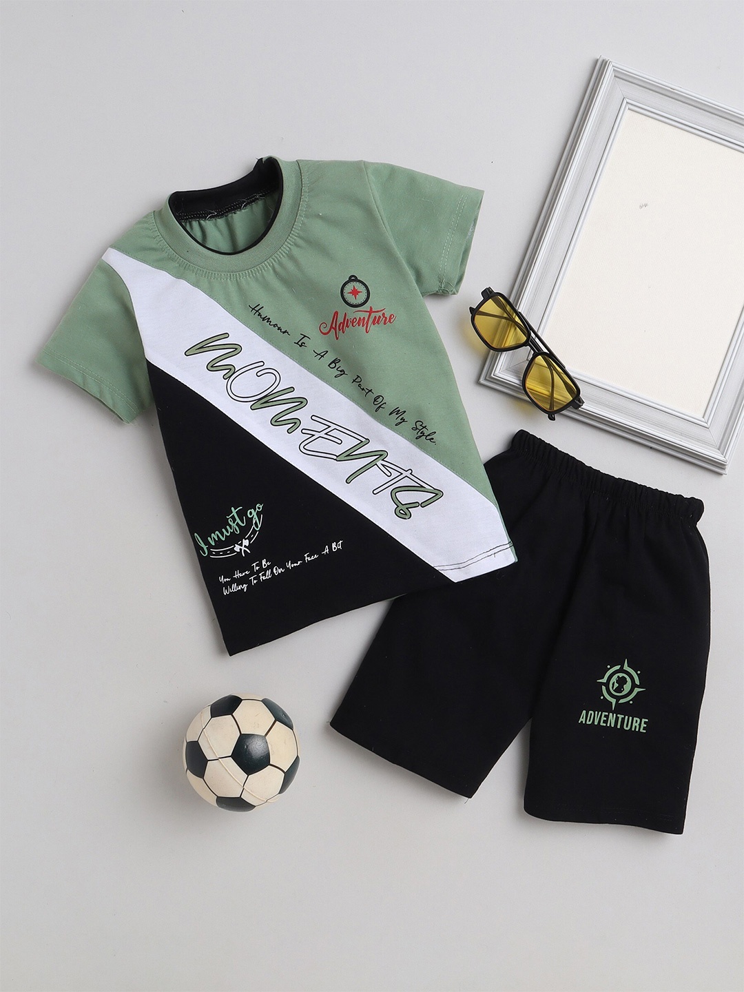 

FOURFOLDS Boys Colourblocked Pure Cotton T-shirt with Shorts, Green