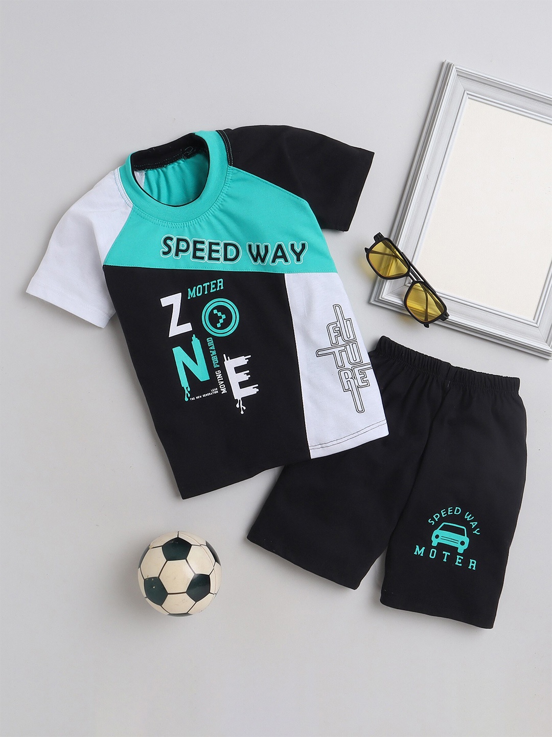 

FOURFOLDS Boys Printed Pure Cotton T-shirt with Shorts, Green