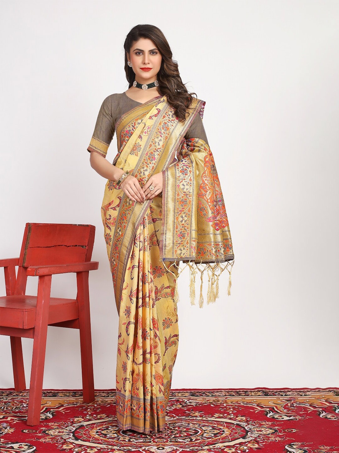 

AVANTIKA FASHION Floral Woven Design Zari Pure Silk Kanjeevaram Saree, Yellow