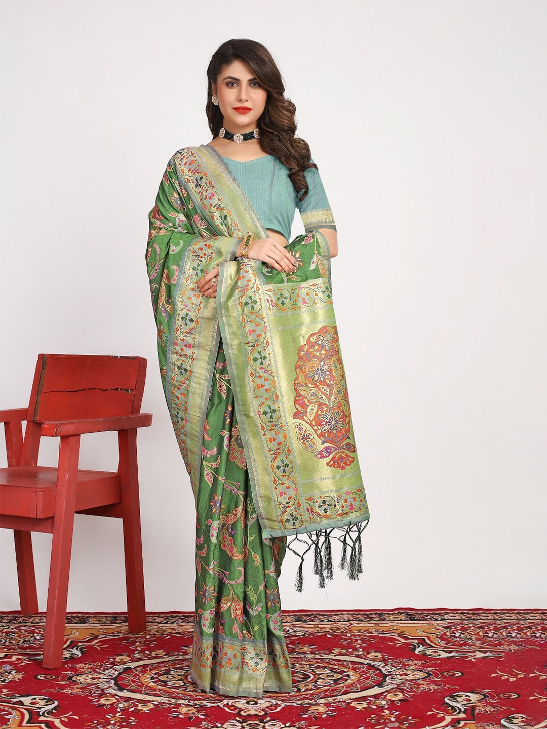 

AVANTIKA FASHION Floral Woven Design Zari Pure Silk Kanjeevaram Saree, Green