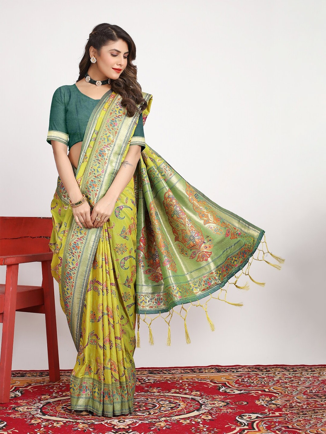 

AVANTIKA FASHION Floral Woven Design Zari Pure Silk Kanjeevaram Saree, Yellow