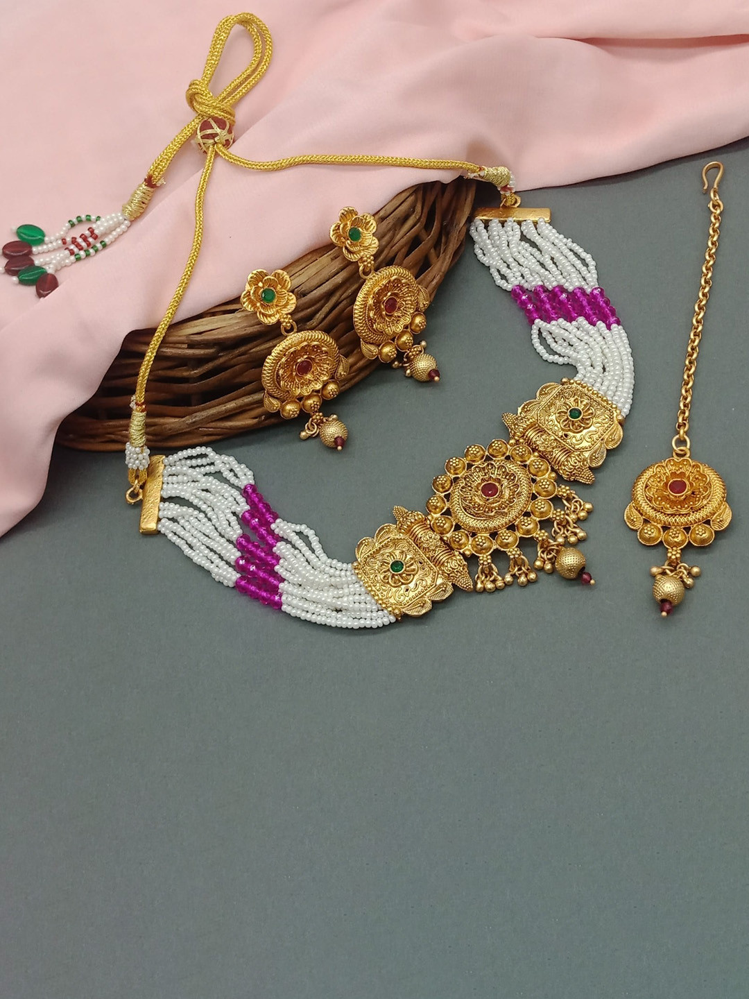 

AASHISH IMITATION Gold-Plated Kundan-Studded & Beaded Jewellery Set