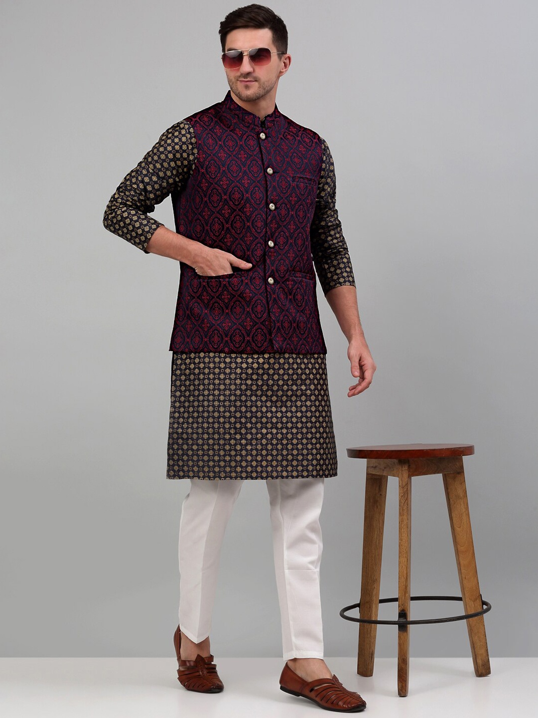 

Jompers Ethnic Motifs Printed Mandarin Collar Regular Kurta & Pyjamas With Nehru Jacket, Navy blue