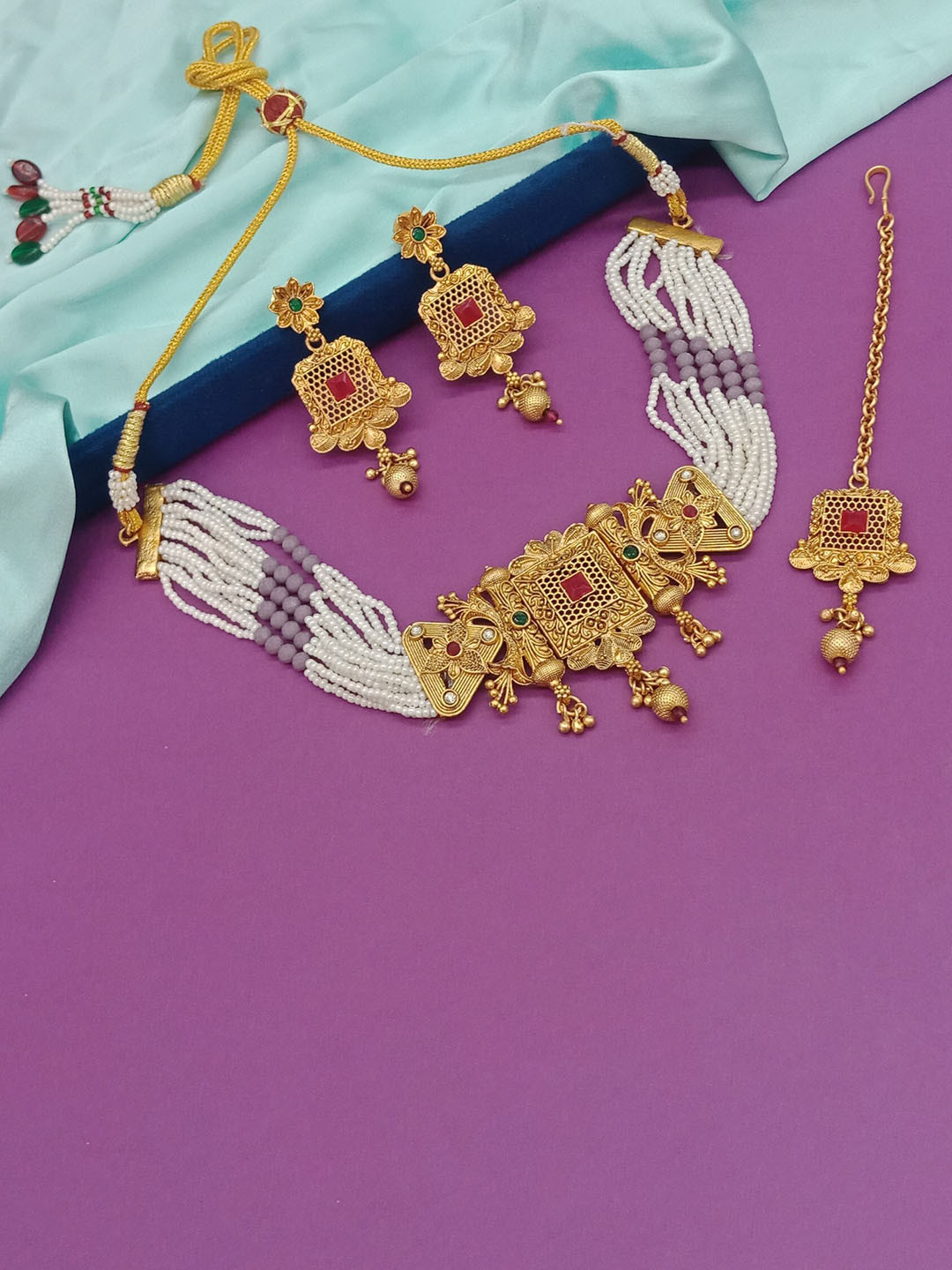

AASHISH IMITATION Gold-Plated Kundan-Studded & Beaded Jewellery Set