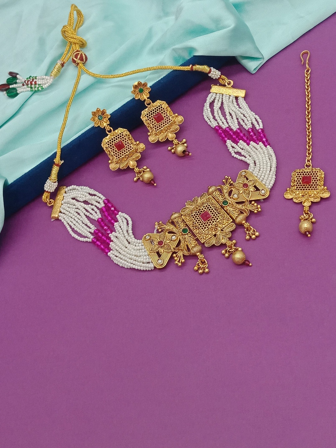 

AASHISH IMITATION Gold-Plated Kundan-Studded & Beaded Jewellery Set