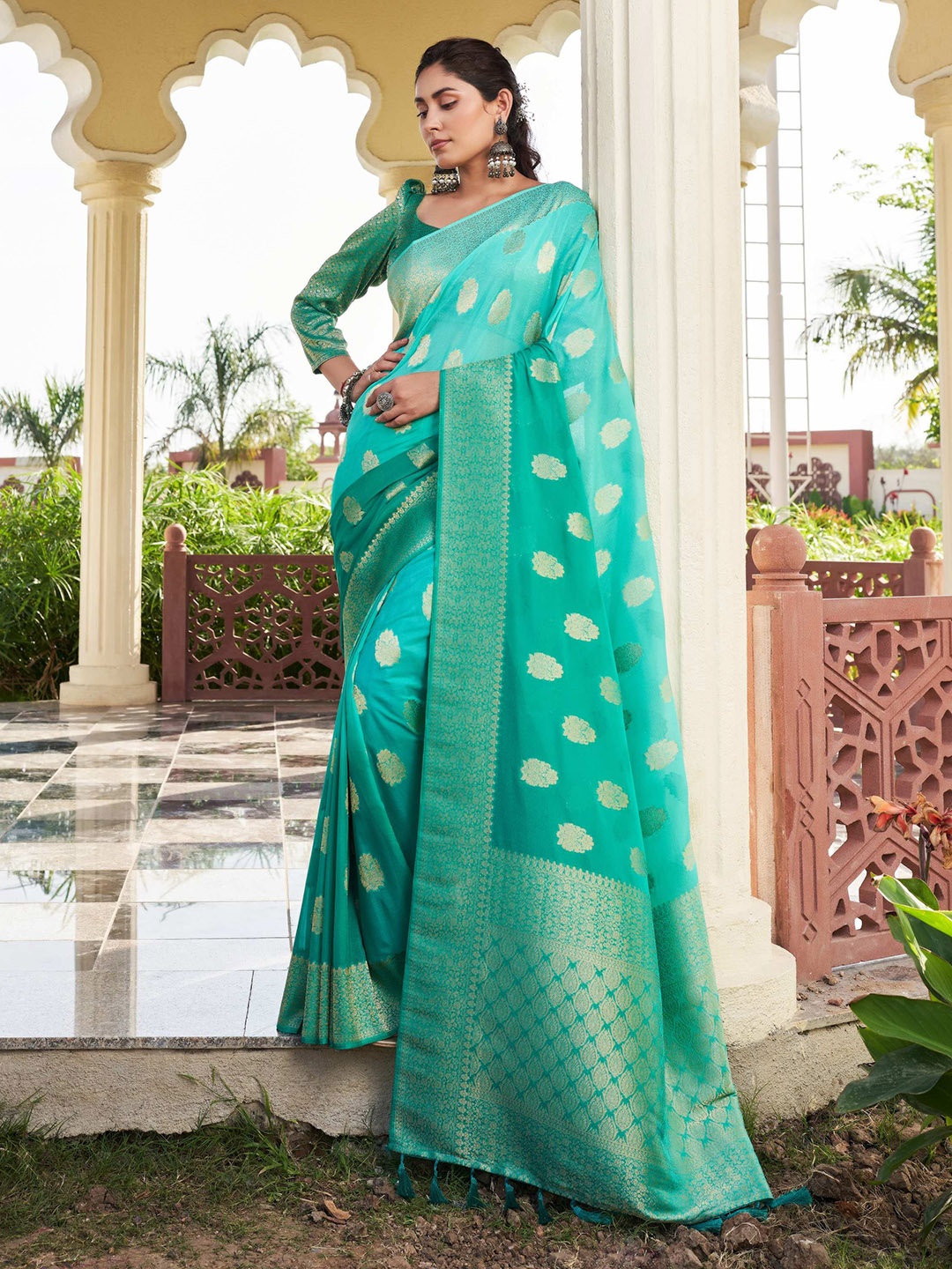 

Vardha Woven Design Zari Pure Georgette Saree, Sea green