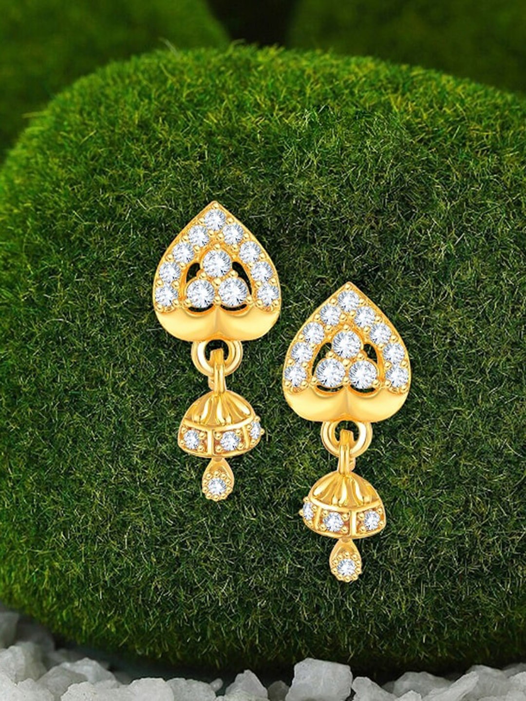 

Vighnaharta Set of 2 Gold-Plated Leaf Shaped Drop Earrings