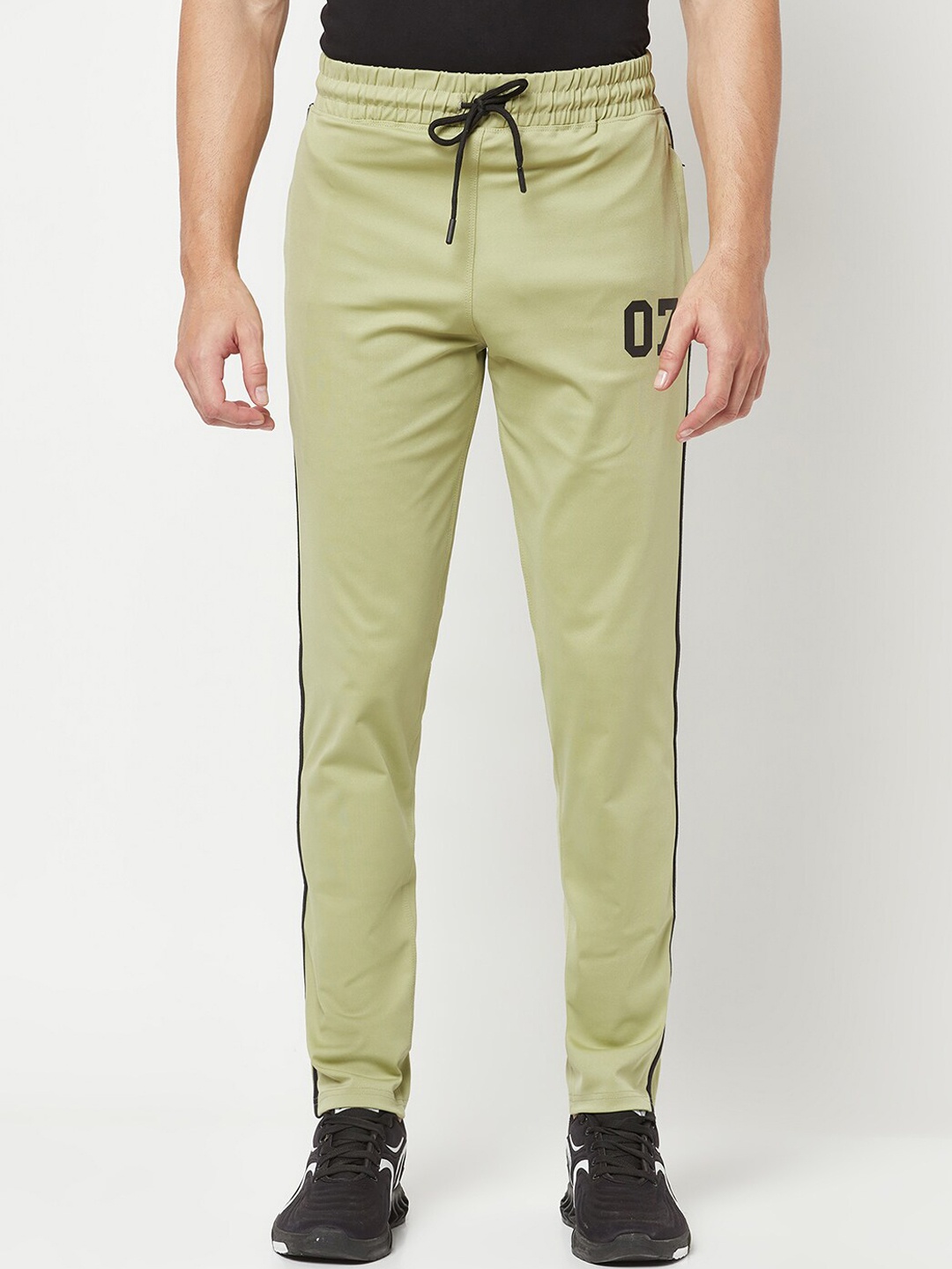 

HiFlyers Men Mid-Rise Typography Printed Slim-Fit Rapid Dry Track Pants, Green