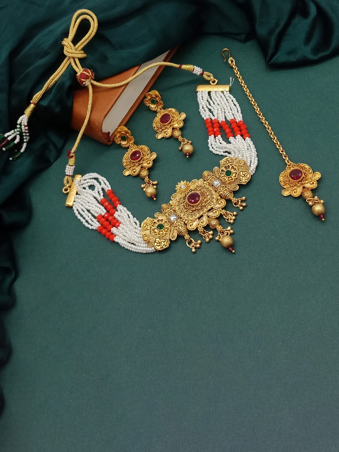 

AASHISH IMITATION Gold-Plated Stone-Studded & Beaded Jewellery Set
