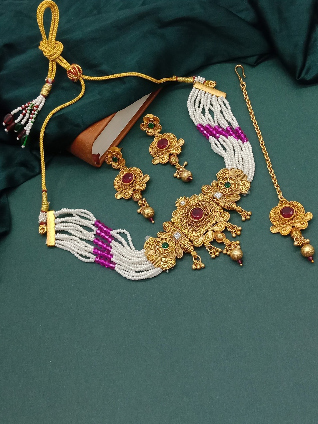 

AASHISH IMITATION Gold-Plated Stone-Studded & Beaded Jewellery Set