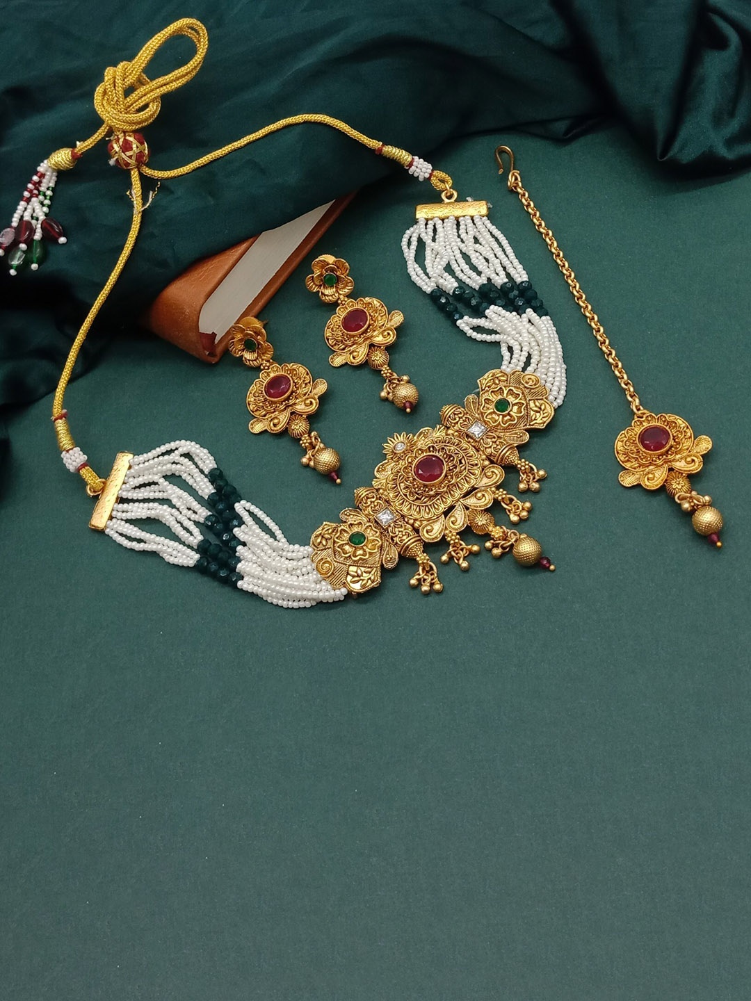 

AASHISH IMITATION Gold-Plated Stone-Studded & Beaded Jewellery Set