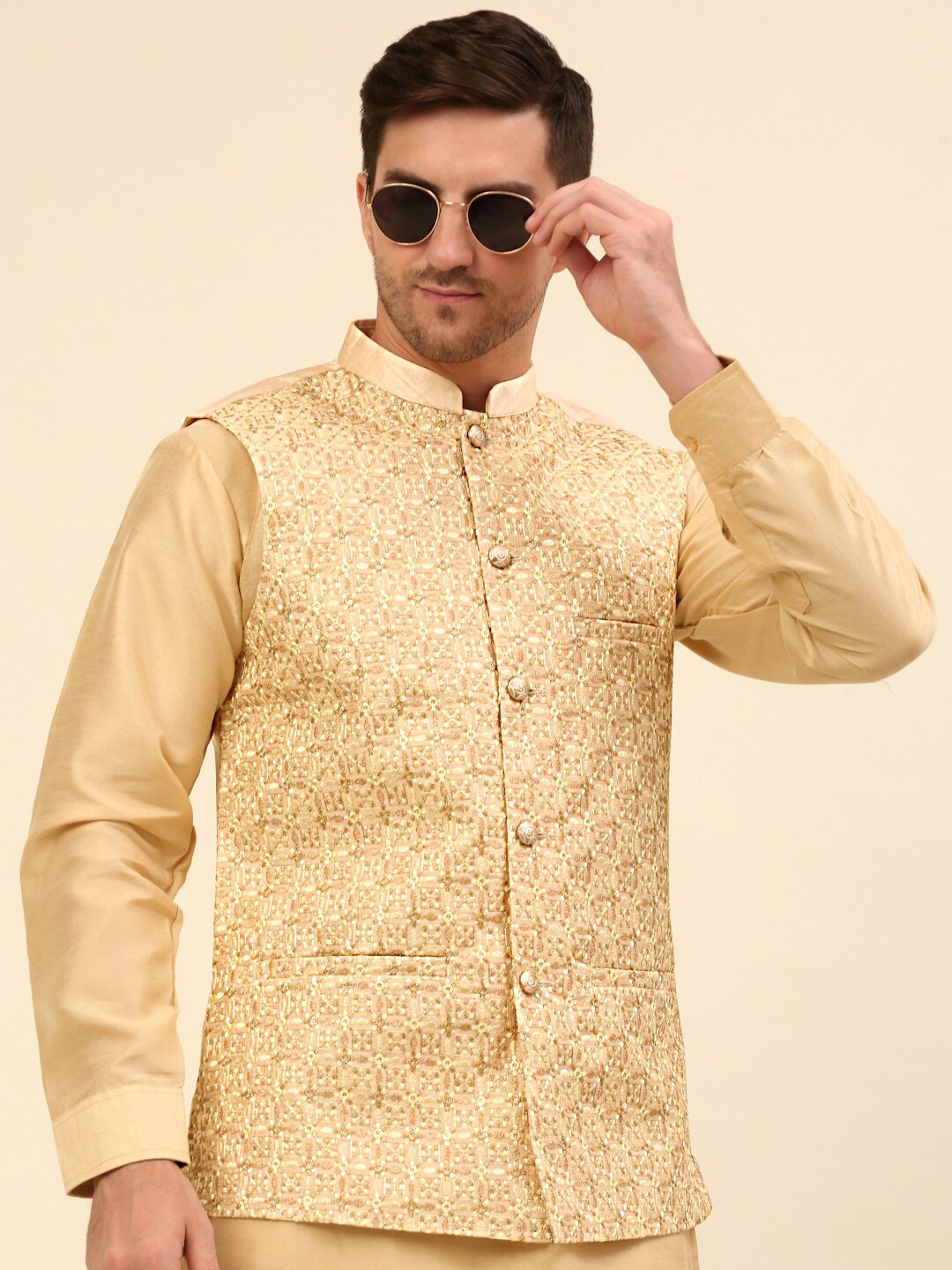 

Anouk Cream-Coloured Embroidered Sequinned Silk Cotton Nehru Jacket