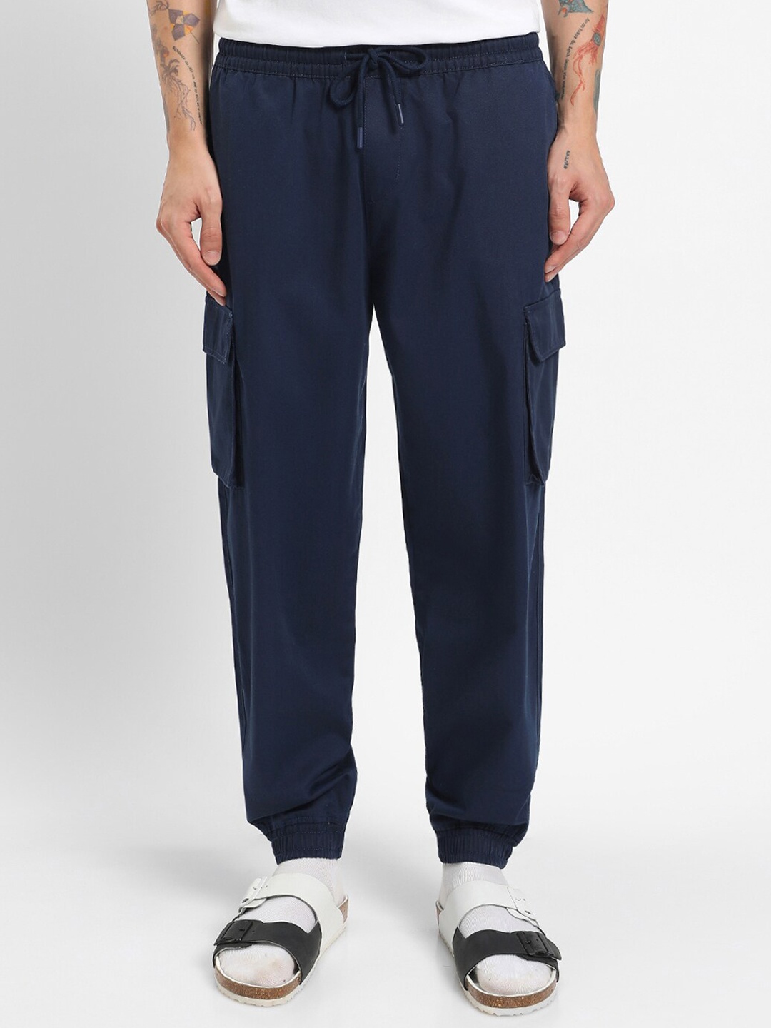 

Bewakoof Men Blue Pure Cotton Oversized Cargo Joggers