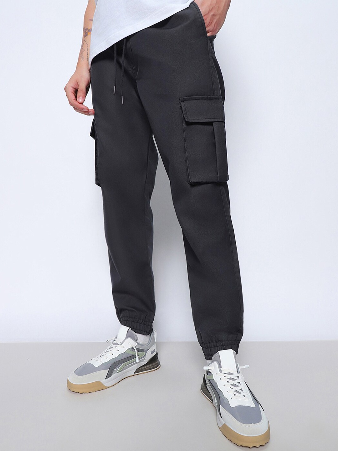 

Bewakoof Men Grey Pure Cotton Cargo Joggers