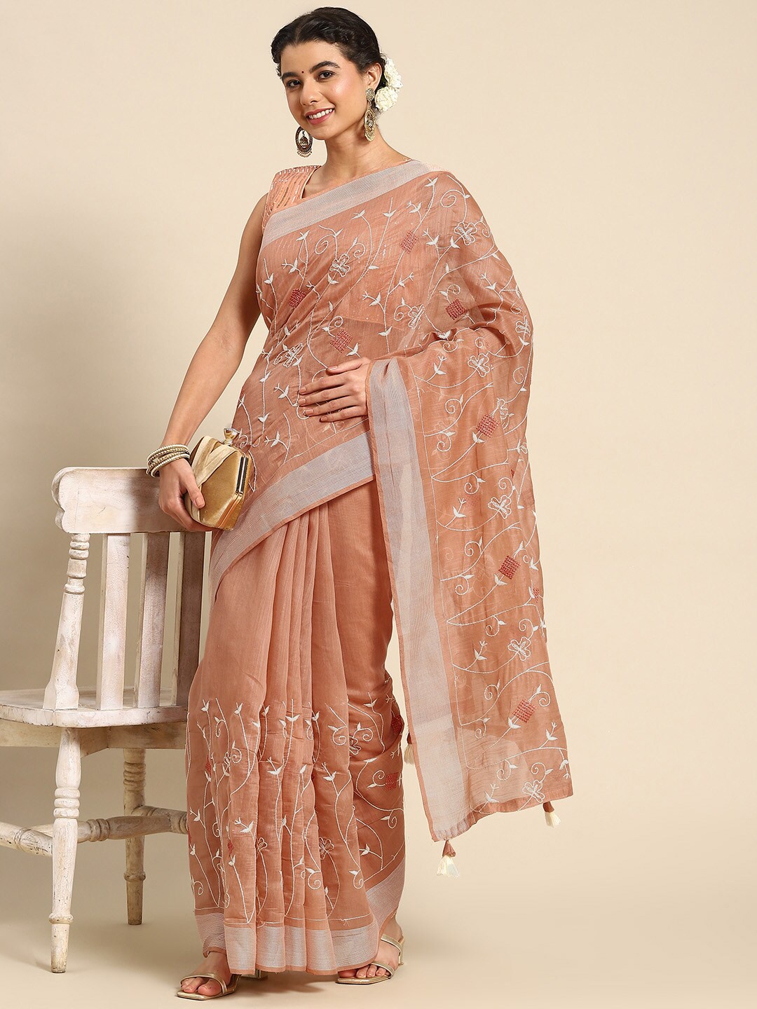 

all about you Peach-Coloured & White Floral Embroidered Saree