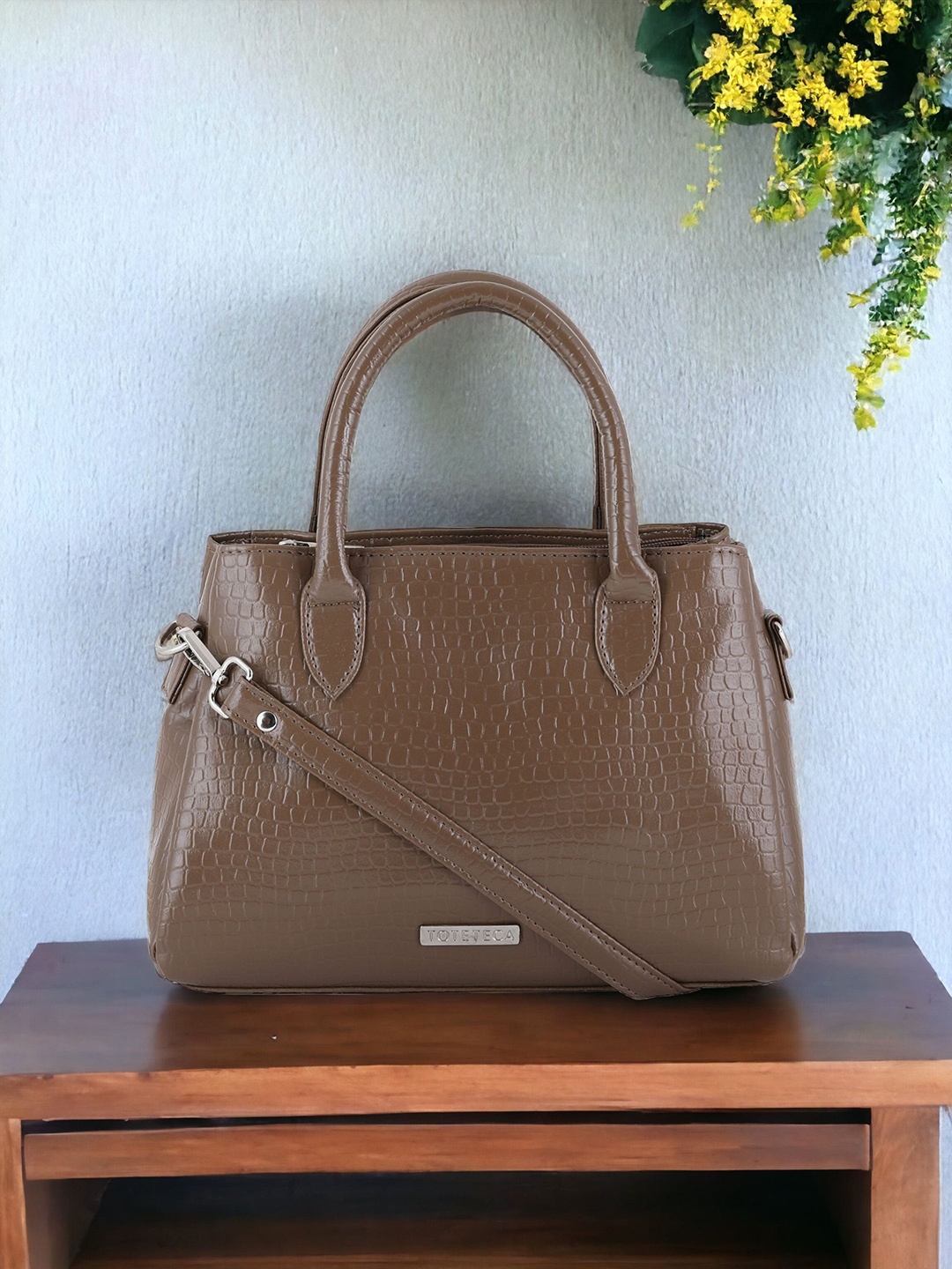 Toteteca Women Shopper Handheld Bag, Brown