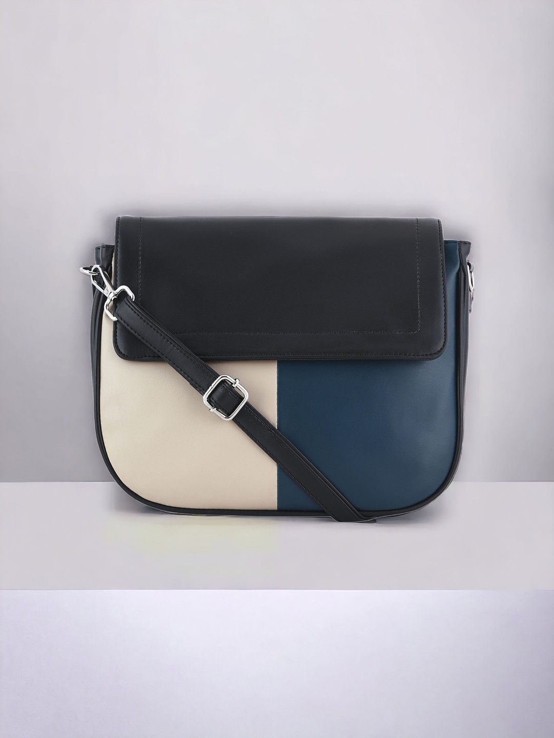 

Toteteca Colourblocked Sling Bag, Black