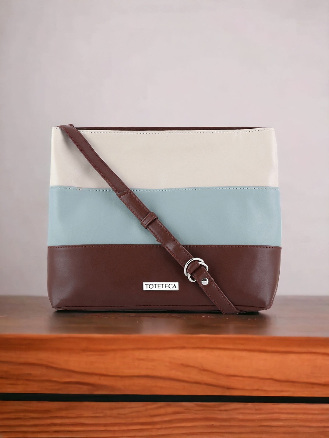 

Toteteca Colourblocked Half Moon Sling Bag, Green