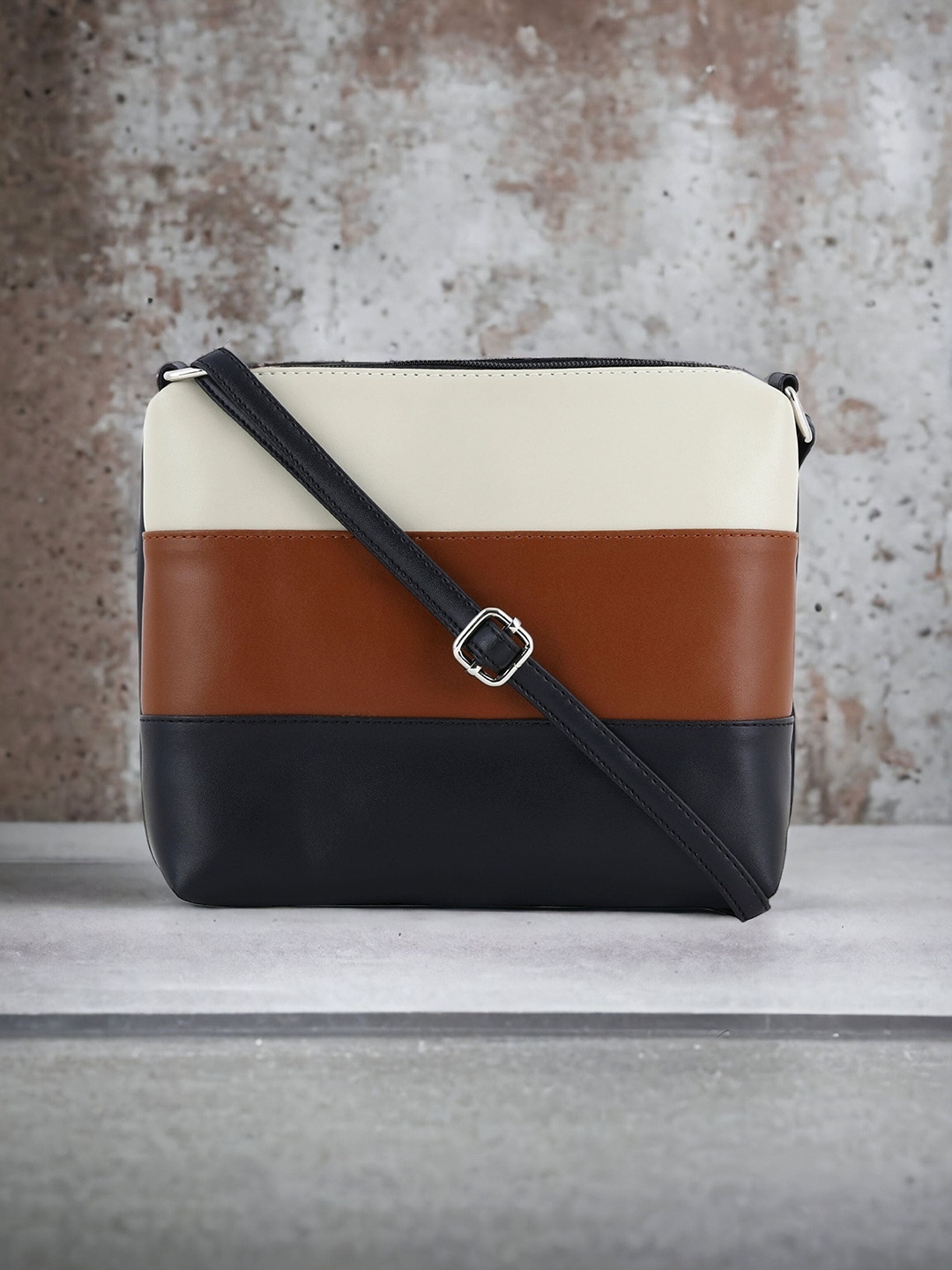 

Toteteca Colourblocked PU Structured Handheld Bag, Black