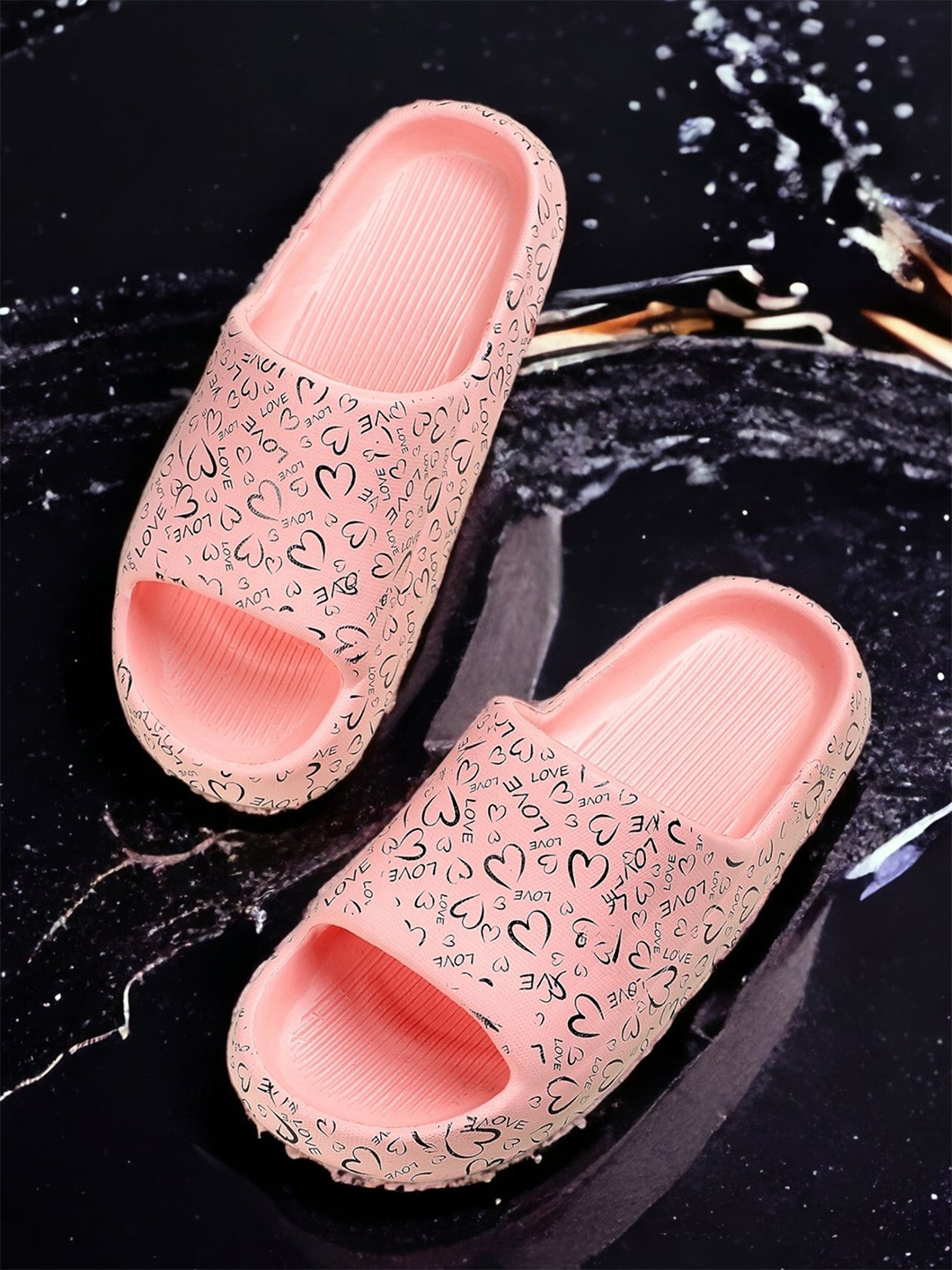 

Pampy Angel Women Printed Rubber Sliders, Peach