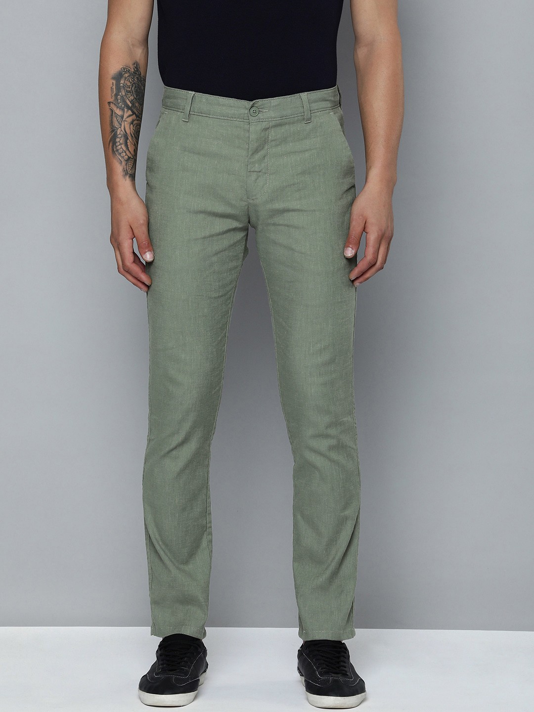 

Levis Men Solid Straight Fit Regular Trousers, Green
