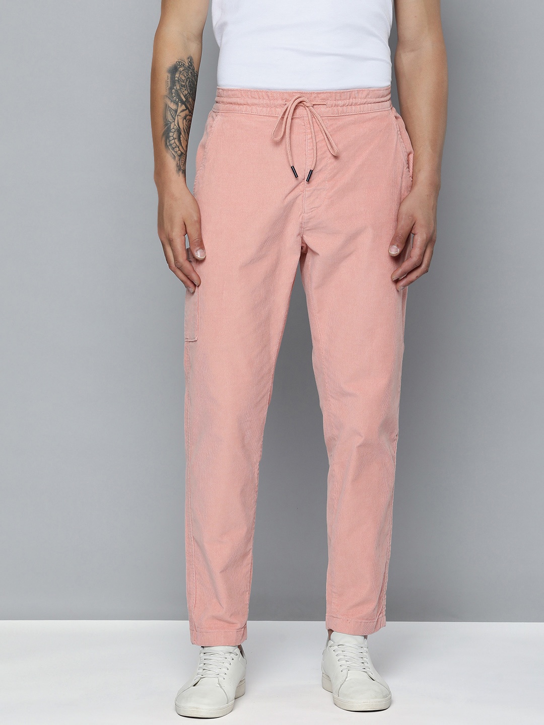 

Levis Men Slim Fit Trousers, Pink