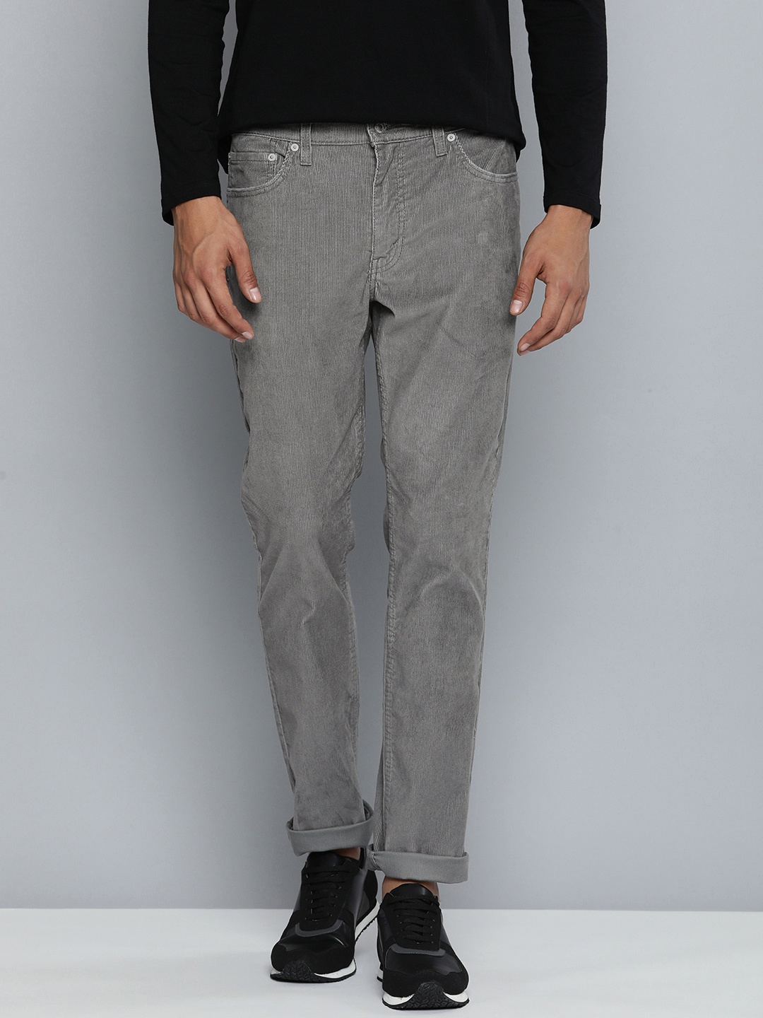 

Levis Men Textured Slim Fit Low-Rise Corduroy Chinos, Grey