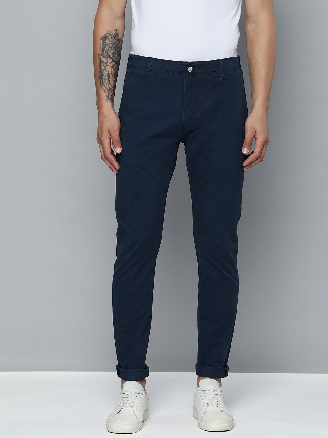 

Levis Men Solid Slim Fit Chinos, Navy blue
