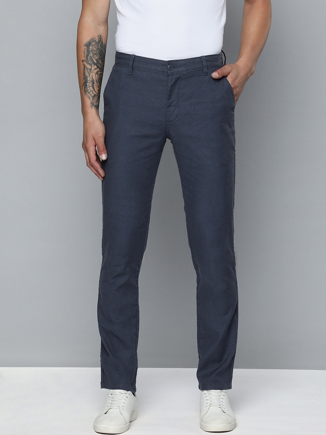 

Levis Men Mid-Rise Straight Fit Chinos, Navy blue