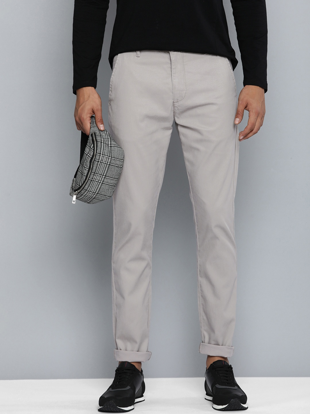 

Levis Men Mid-Rise Textured Slim Fit Chinos, Grey