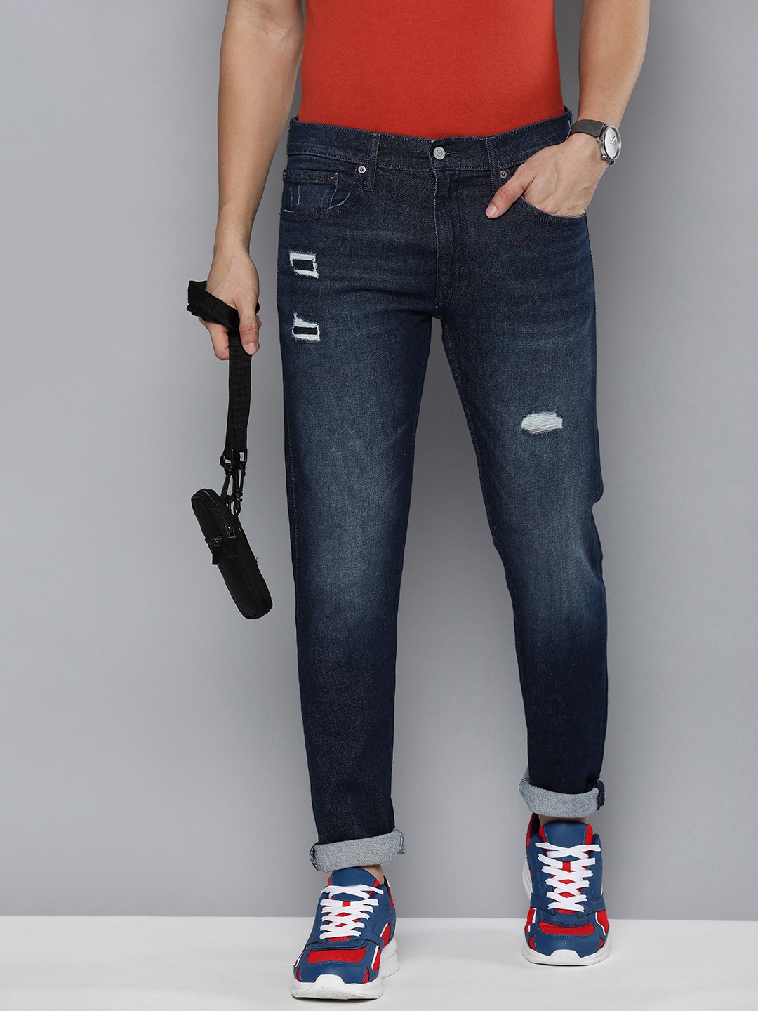 

Levis Men Tapered Fit Mildly Distressed Light Fade Stretchable Jeans, Navy blue