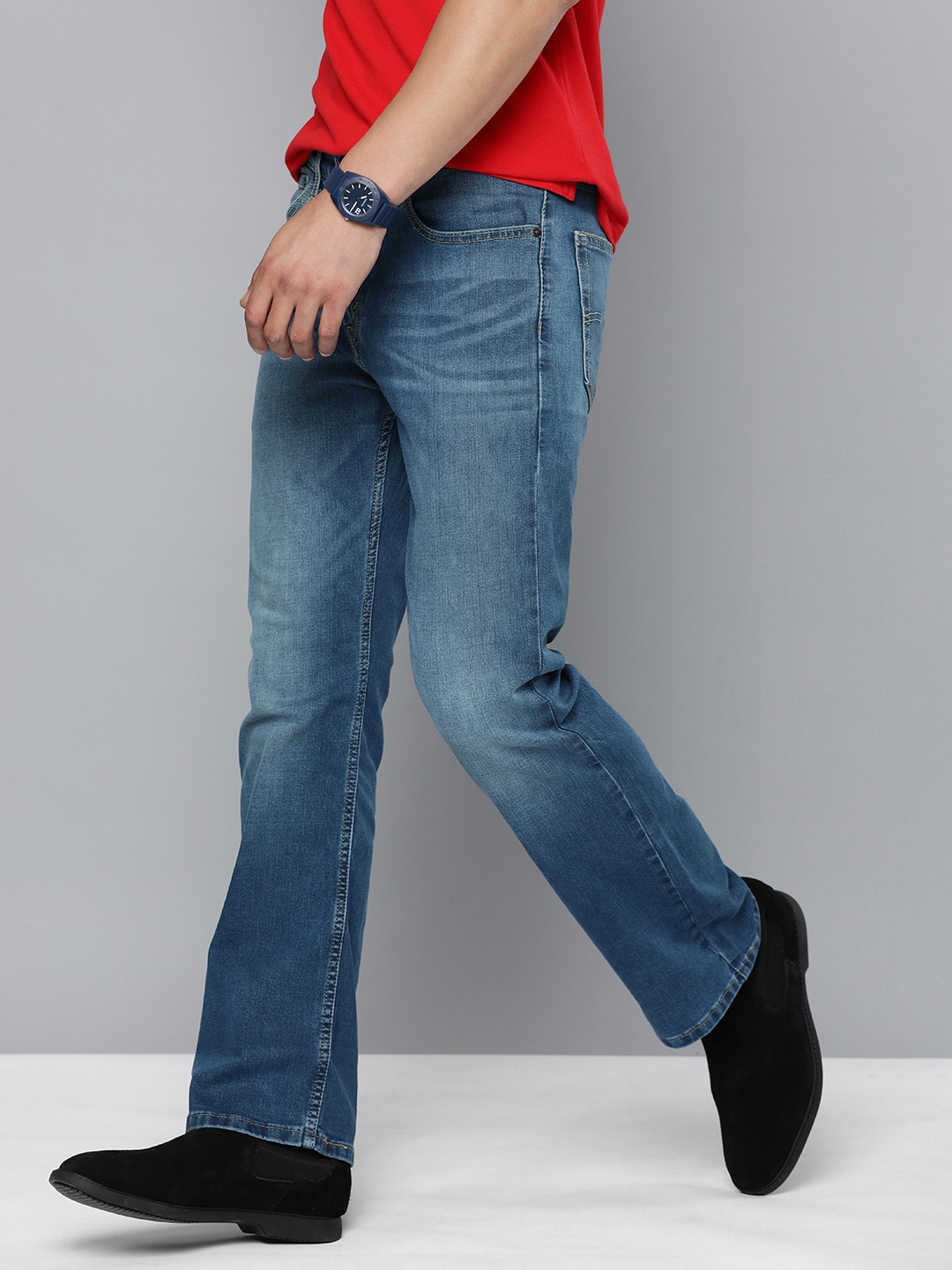 

Levis Men 527 Bootcut Light Fade Mid-Rise Stretchable Jeans, Blue