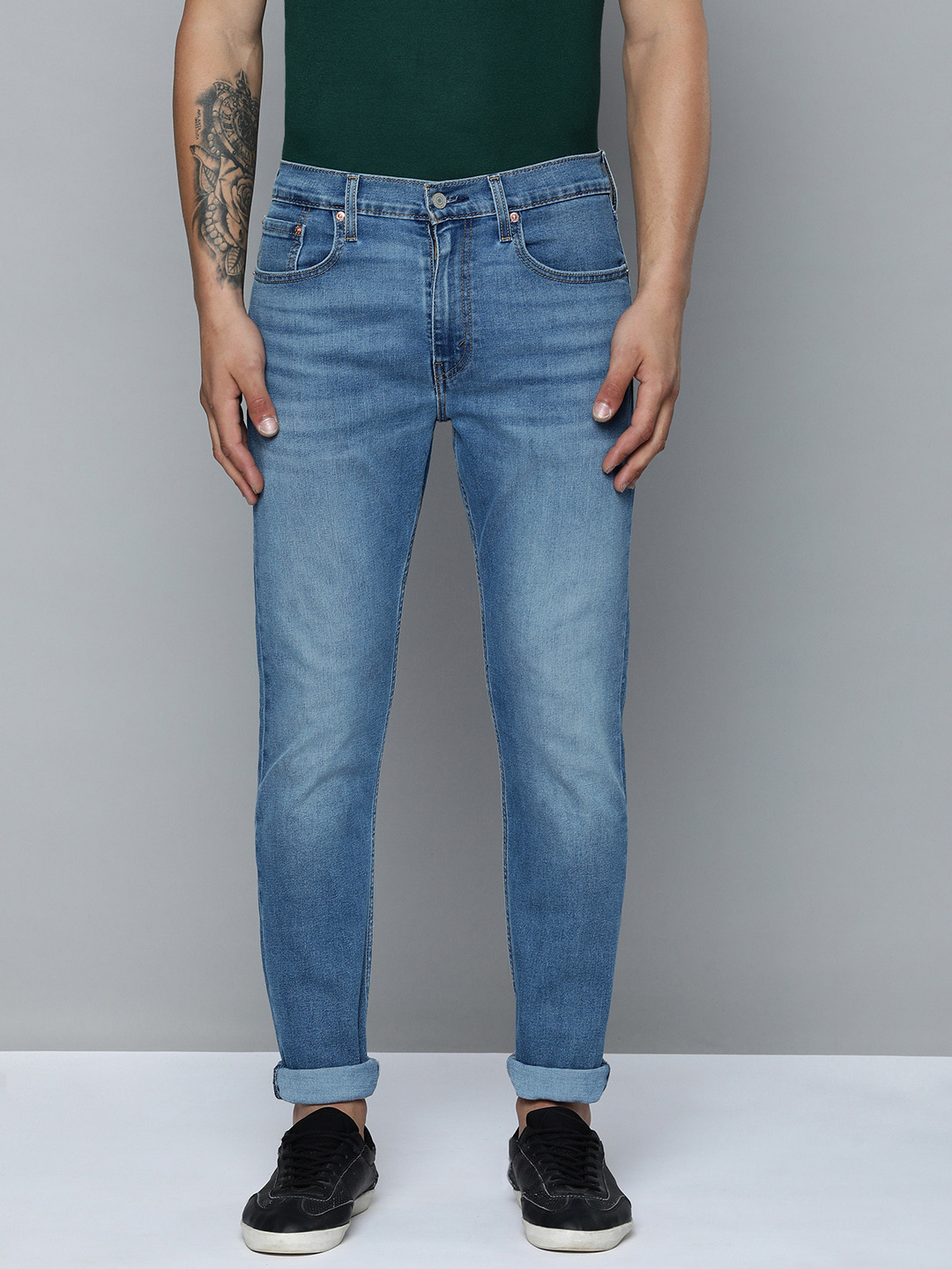 

Levis 512 Men Slim Tapered Fit Mid-Rise Light Fade Stretchable Jeans, Blue