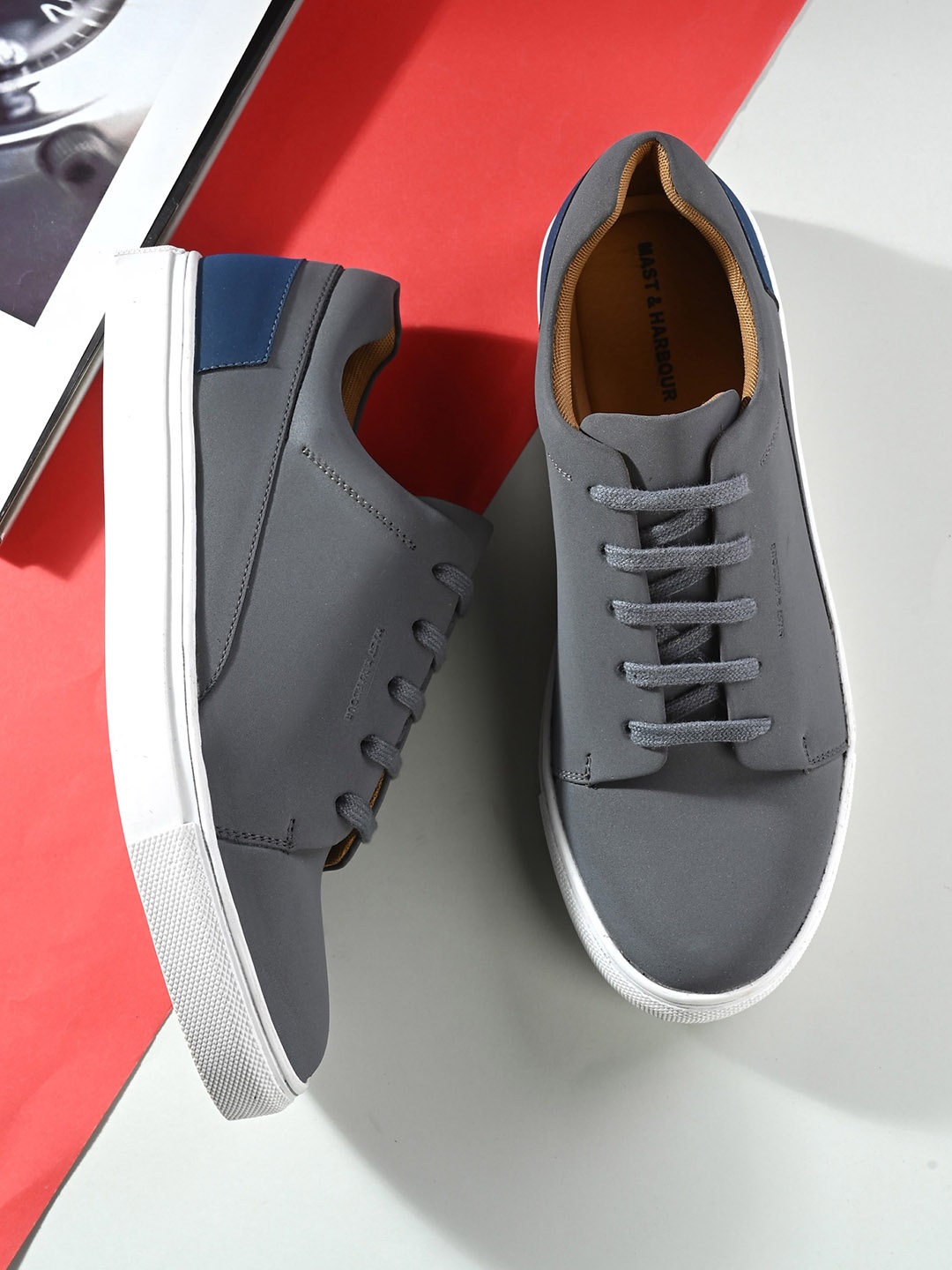 

Mast & Harbour Men Grey & White Lightweight Comfort Insole Contrast Sole Sneakers