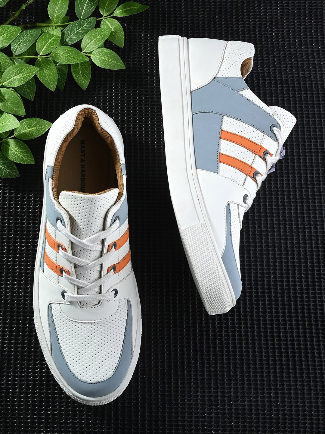 

Mast & Harbour Men White & Blue Colourblocked Lightweight Comfort Insole Basics Sneakers