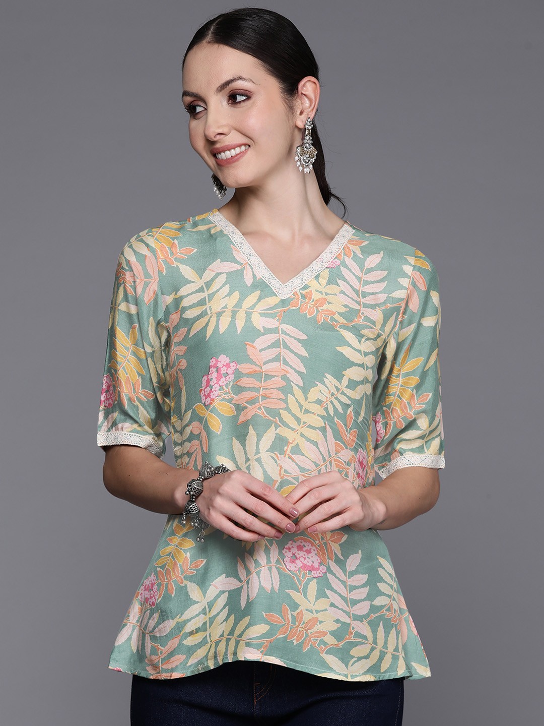 

Ahalyaa Floral Printed Tunic with Lace Inserts Detail, Green