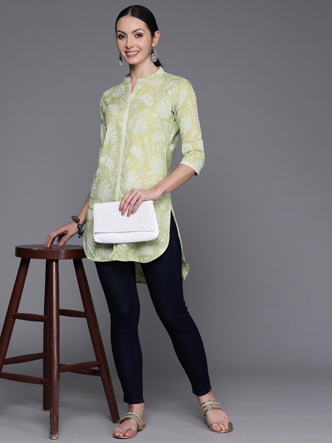 

Ahalyaa Mandarin Collar Floral Printed Pure Cotton Tunic with Lace Inserts Detail, Green