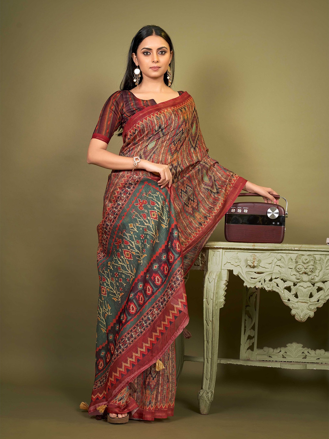 

Mitera Maroon & Green Ethnic Motifs Printed Saree