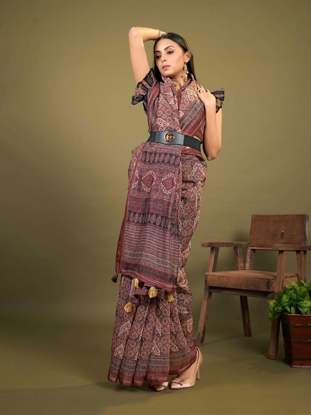 

Mitera Brown & Grey Ethnic Motifs Printed Saree