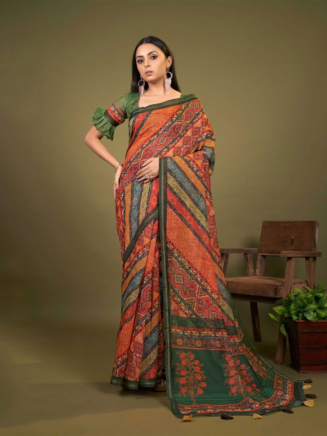 

Mitera Ethnic Motifs Printed Saree, Orange